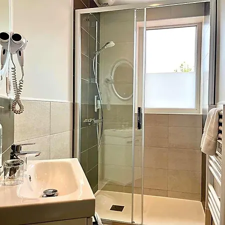 Отель Boutique D'orbigny - La Rochelle Шатлайон-Плаж