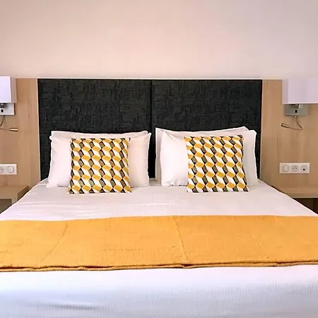 Boutique D'orbigny - La Rochelle 3* Шатлайон-Плаж