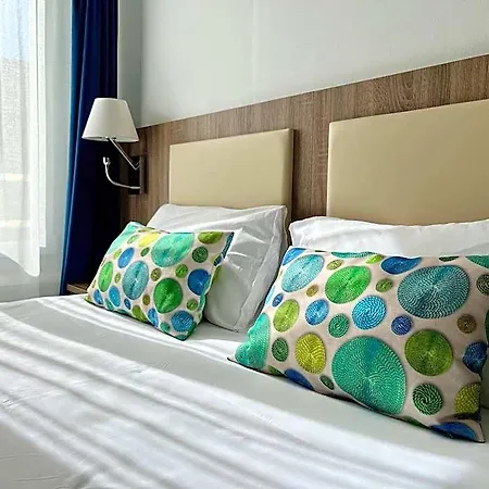 Boutique D'orbigny - La Rochelle Отель 3*